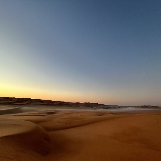 شروق الصحراء وركوب الجمال